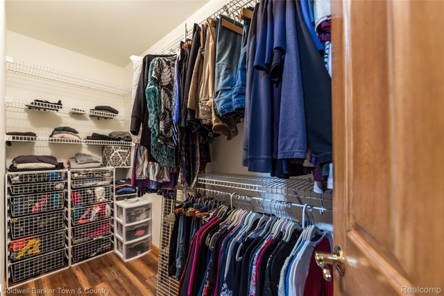 8160 Halfway Drive, Hamburg Township, MI 48116