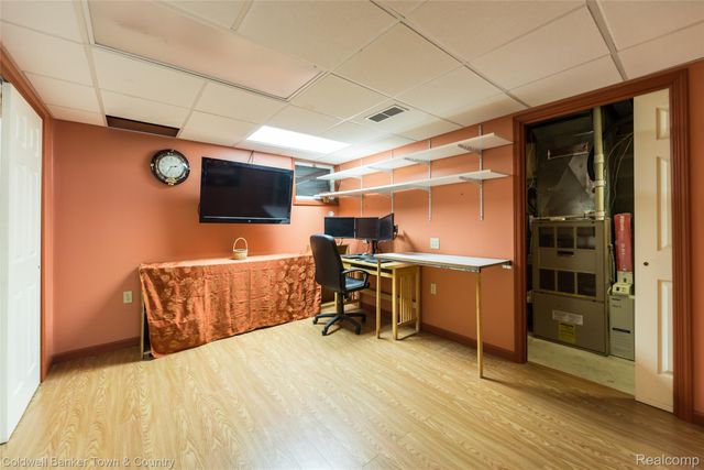 8160 Halfway Drive, Hamburg Township, MI 48116