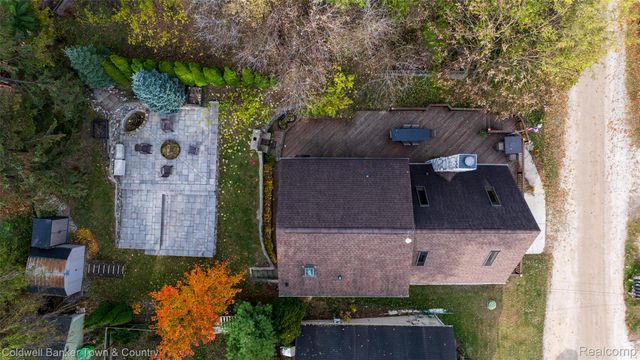 8160 Halfway Drive, Hamburg Township, MI 48116