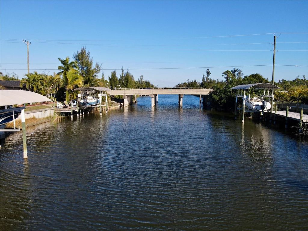 Image 19 of property listing at 15666 APPLEWHITE CIRCLE, Port Charlotte, FL 33981