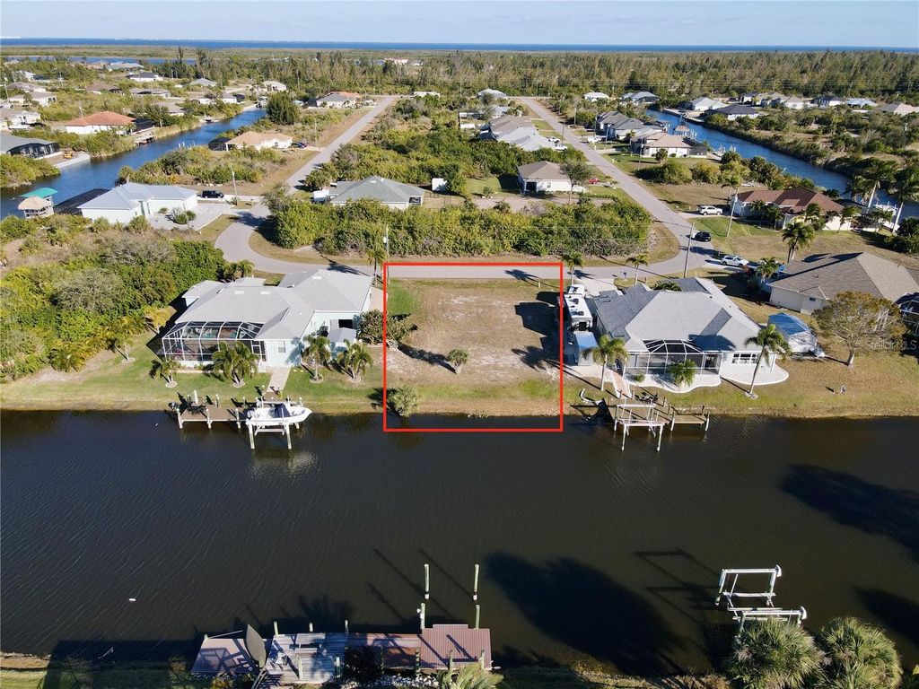 Image 9 of property listing at 15666 APPLEWHITE CIRCLE, Port Charlotte, FL 33981