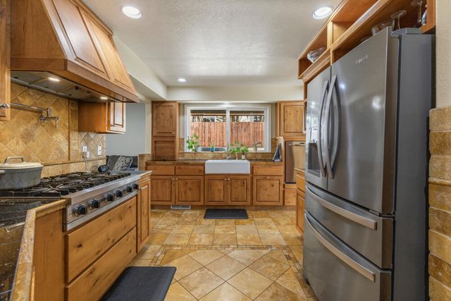 5615 Basin View Drive, Klamath Falls, OR 97603