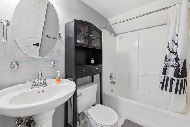 5615 Basin View Drive, Klamath Falls, OR 97603