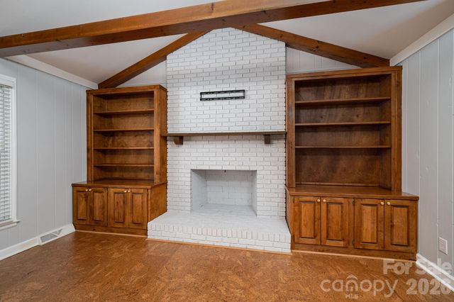 1624 Oak Trail Lane, Charlotte, NC 28216