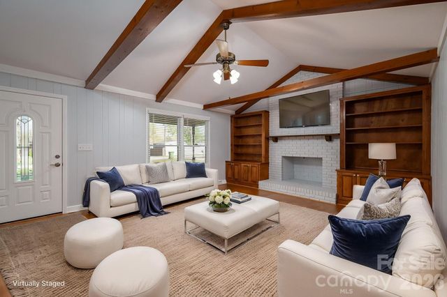 1624 Oak Trail Lane, Charlotte, NC 28216