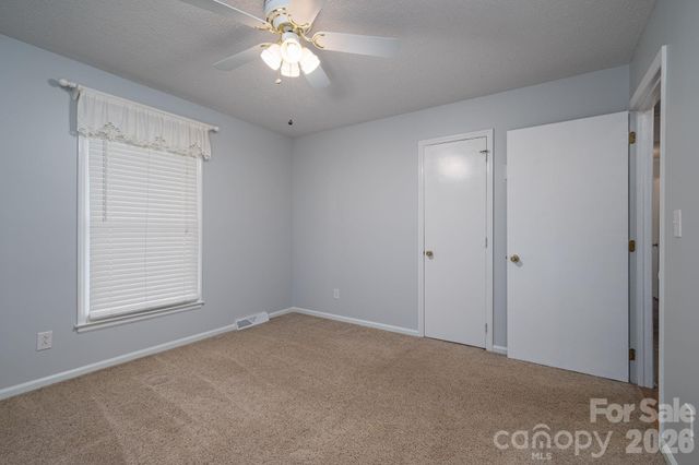 1624 Oak Trail Lane, Charlotte, NC 28216