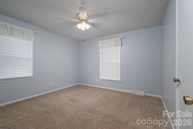 1624 Oak Trail Lane, Charlotte, NC 28216