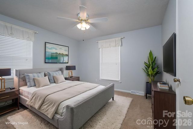 1624 Oak Trail Lane, Charlotte, NC 28216