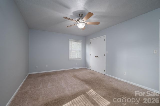 1624 Oak Trail Lane, Charlotte, NC 28216