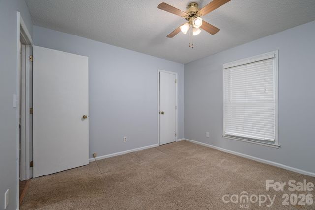 1624 Oak Trail Lane, Charlotte, NC 28216