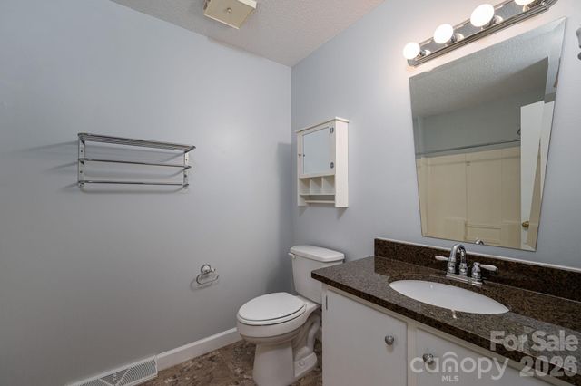 1624 Oak Trail Lane, Charlotte, NC 28216