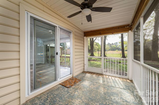 1624 Oak Trail Lane, Charlotte, NC 28216