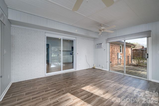 1624 Oak Trail Lane, Charlotte, NC 28216