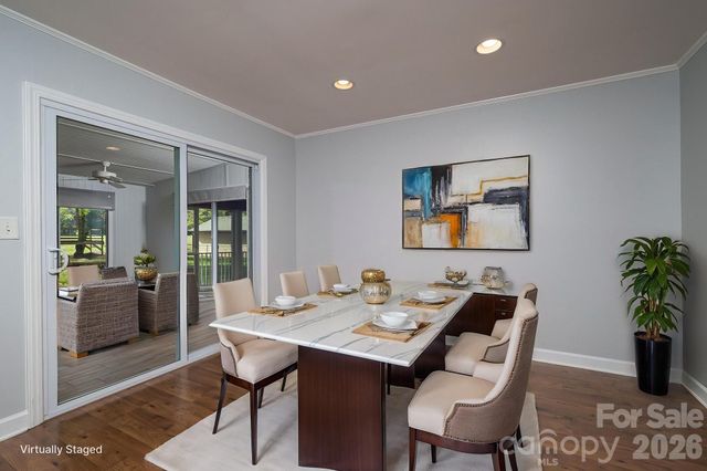 1624 Oak Trail Lane, Charlotte, NC 28216