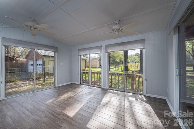 1624 Oak Trail Lane, Charlotte, NC 28216