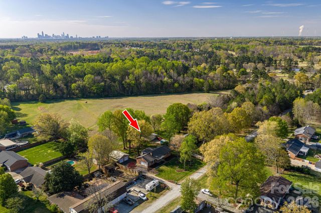 1624 Oak Trail Lane, Charlotte, NC 28216