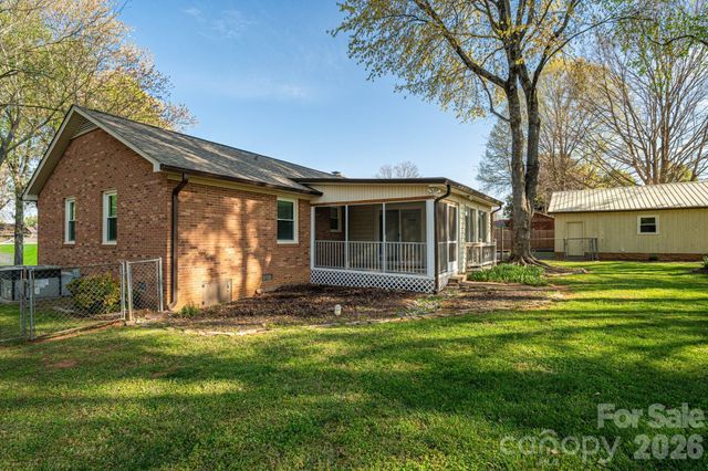 1624 Oak Trail Lane, Charlotte, NC 28216