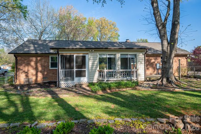 1624 Oak Trail Lane, Charlotte, NC 28216