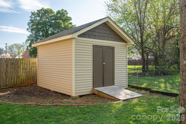 1624 Oak Trail Lane, Charlotte, NC 28216