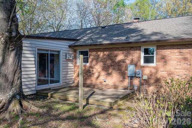 1624 Oak Trail Lane, Charlotte, NC 28216