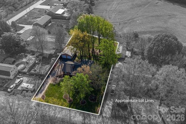 1624 Oak Trail Lane, Charlotte, NC 28216