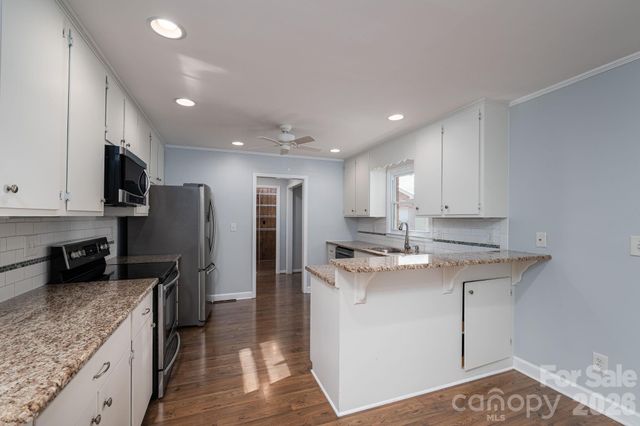 1624 Oak Trail Lane, Charlotte, NC 28216