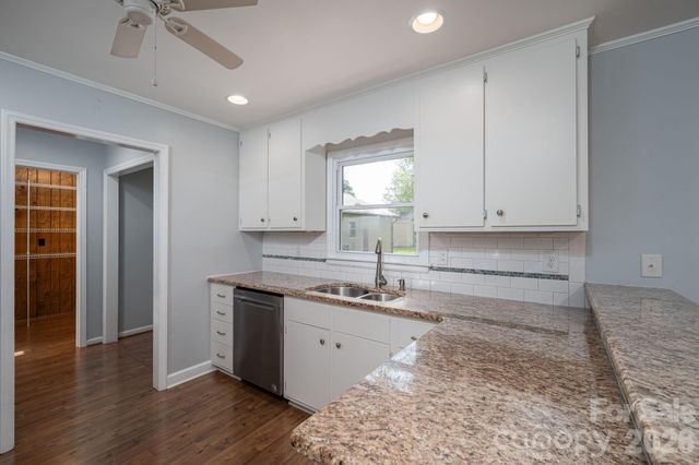 1624 Oak Trail Lane, Charlotte, NC 28216