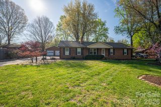 1624 Oak Trail Lane, Charlotte, NC 28216