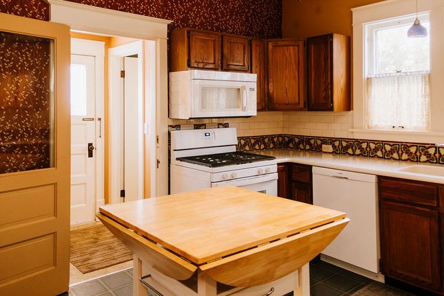 226 W 15th Street, Holland, MI 49423