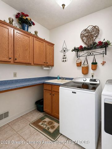 8840 W Lake Pointe Drive, Laingsburg, MI 48848