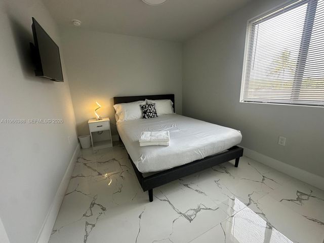 1074 NW 61st St B, Miami, FL 33127