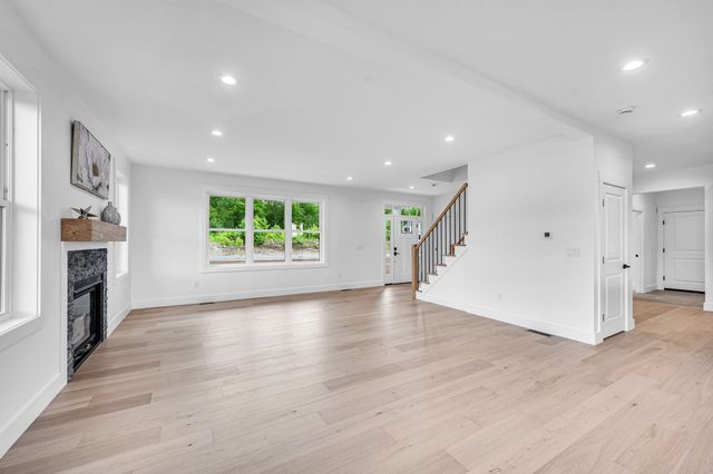 32 Balsam Hill Rd, Ludlow, MA 01056