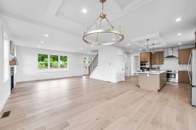 32 Balsam Hill Rd, Ludlow, MA 01056