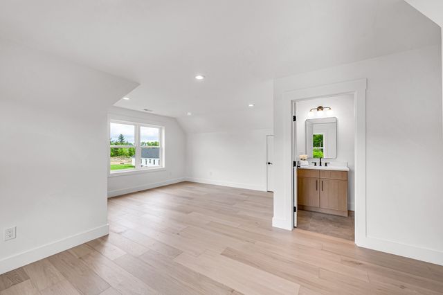32 Balsam Hill Rd, Ludlow, MA 01056