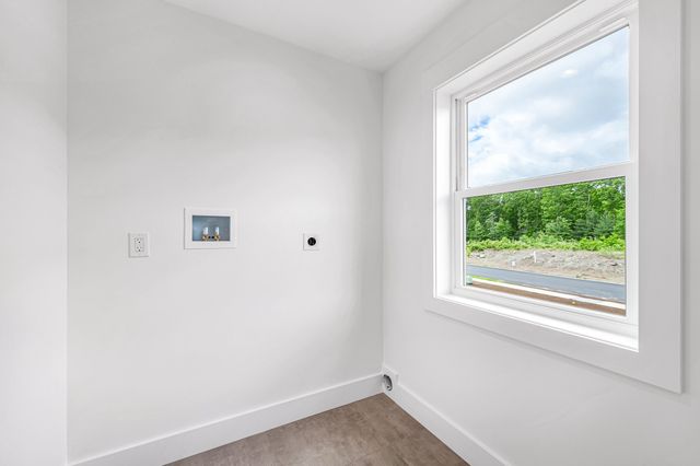 32 Balsam Hill Rd, Ludlow, MA 01056