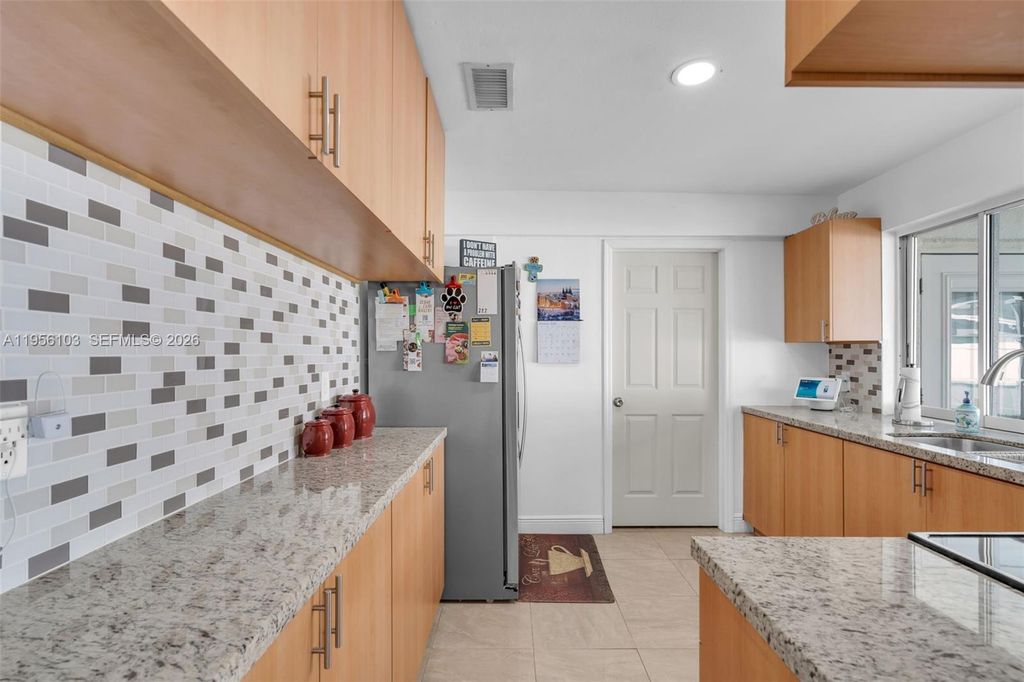 Image 11 of property listing at 10631 NW 28th St, Sunrise, FL 33322