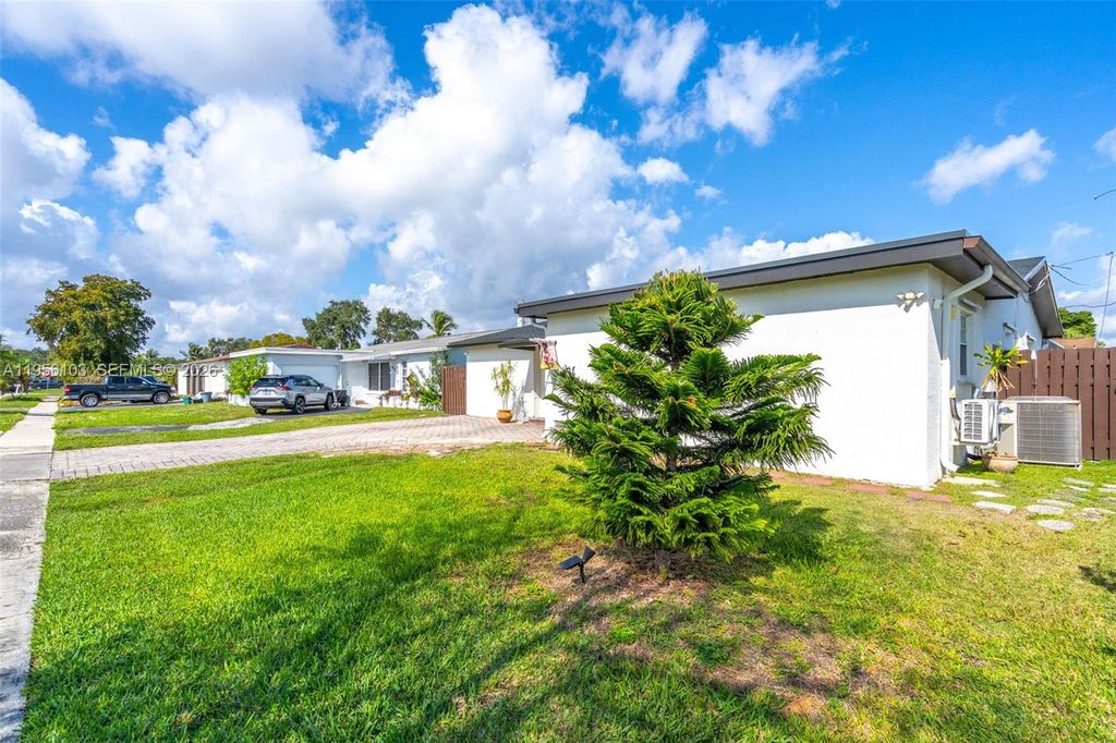 Image 5 of property listing at 10631 NW 28th St, Sunrise, FL 33322