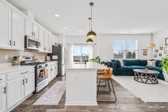 556 Comstock Road, South Elgin, IL 60177