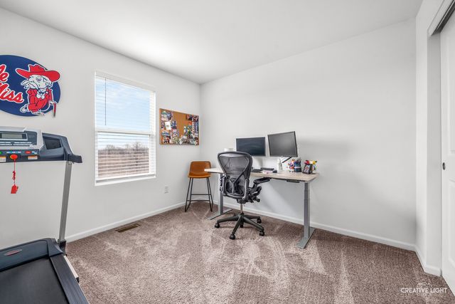 556 Comstock Road, South Elgin, IL 60177