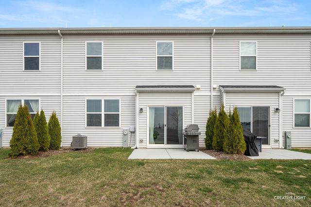 556 Comstock Road, South Elgin, IL 60177