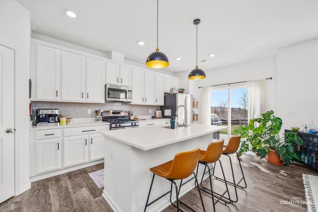 556 Comstock Road, South Elgin, IL 60177