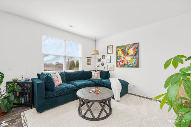 556 Comstock Road, South Elgin, IL 60177