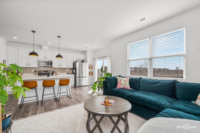 556 Comstock Road, South Elgin, IL 60177