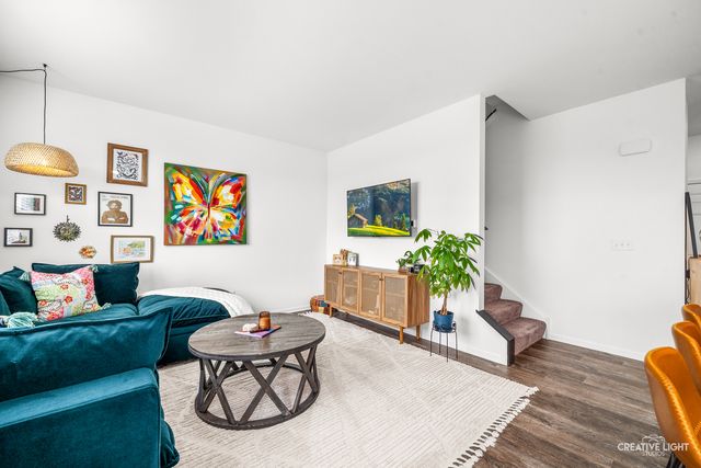 556 Comstock Road, South Elgin, IL 60177