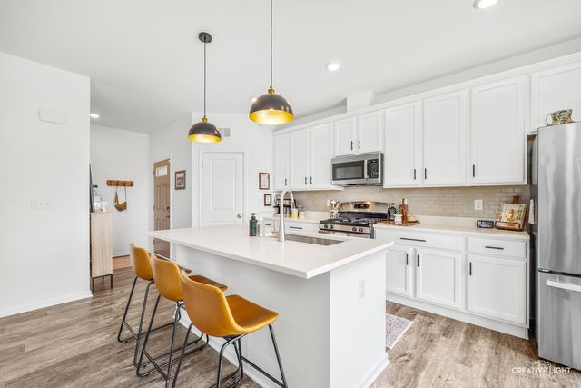 556 Comstock Road, South Elgin, IL 60177