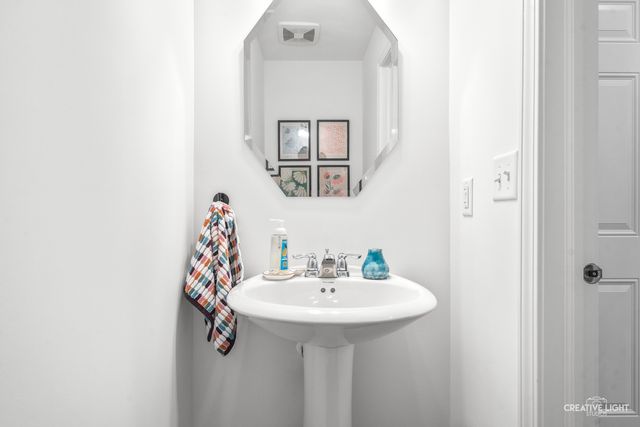 556 Comstock Road, South Elgin, IL 60177