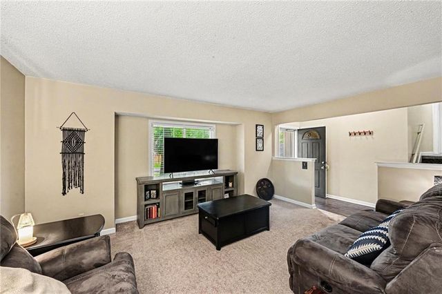 536 E 125th Terrace, Olathe, KS 66061