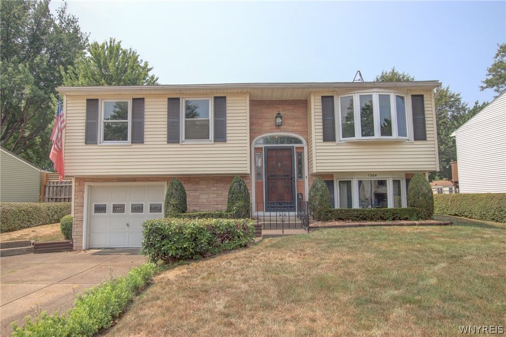 1364 Peppertree Drive, Evans, NY 14047
