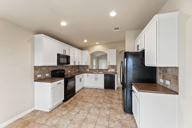 582 Briggs DR, New Braunfels, TX 78130