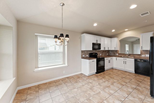 582 Briggs DR, New Braunfels, TX 78130